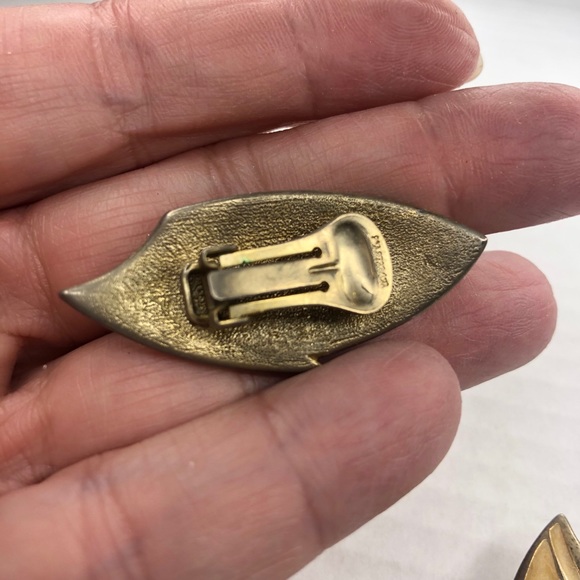 Vintage Retro Metal Enamel Clip Earrings - Picture 3 of 3